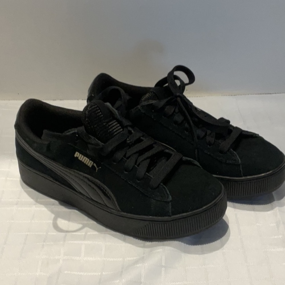 Brand new. Puma Vicky Soft Foam Insert Black Sneakers. Never worn